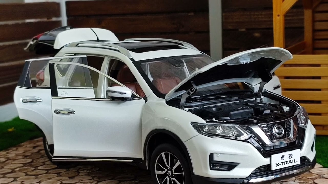 Unboxing of 1:18 Nissan X-Trail Paudi model.