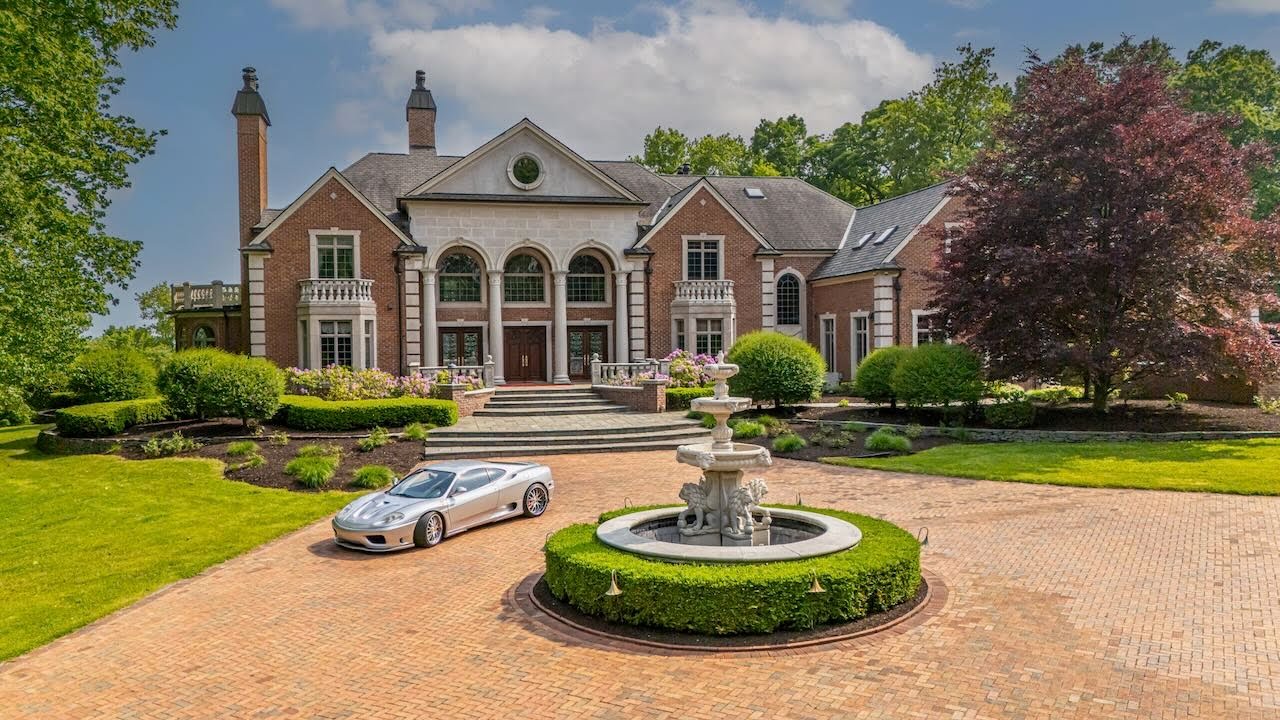 Luxury home for sale in Northville MI
