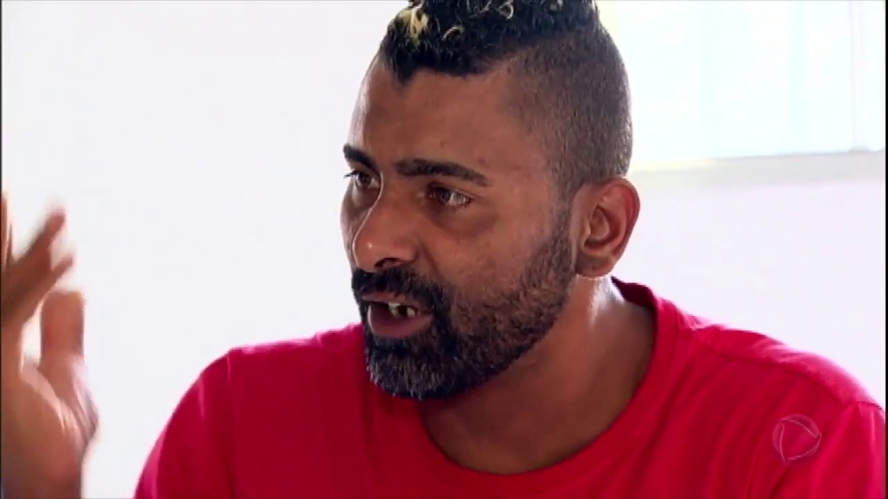 Humorista Zina luta contra as drogas e a esquizofrenia
