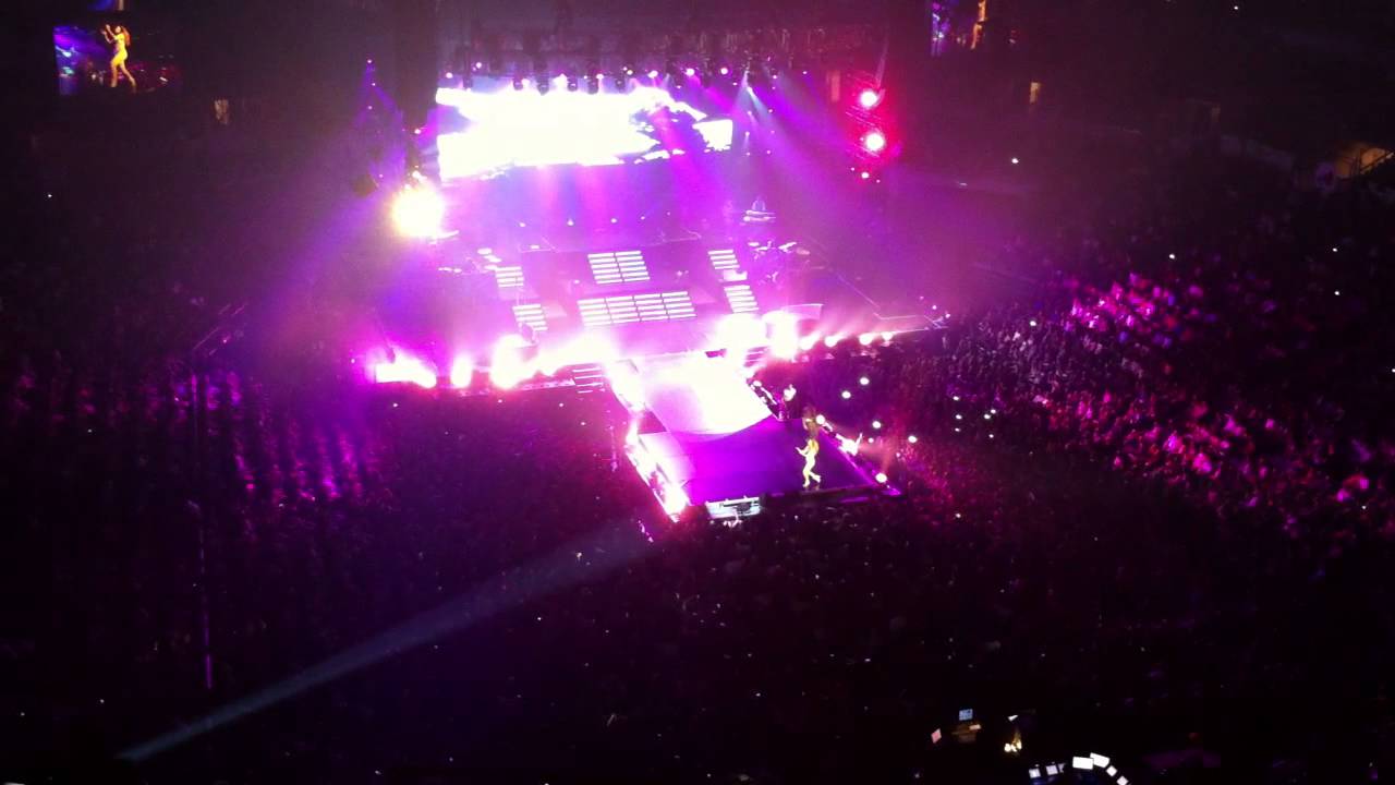 Jennifer López feat. Lil Wayne - I'm Into You live ÜLKER SPORTS ARENA CONCERT 17-11-2012