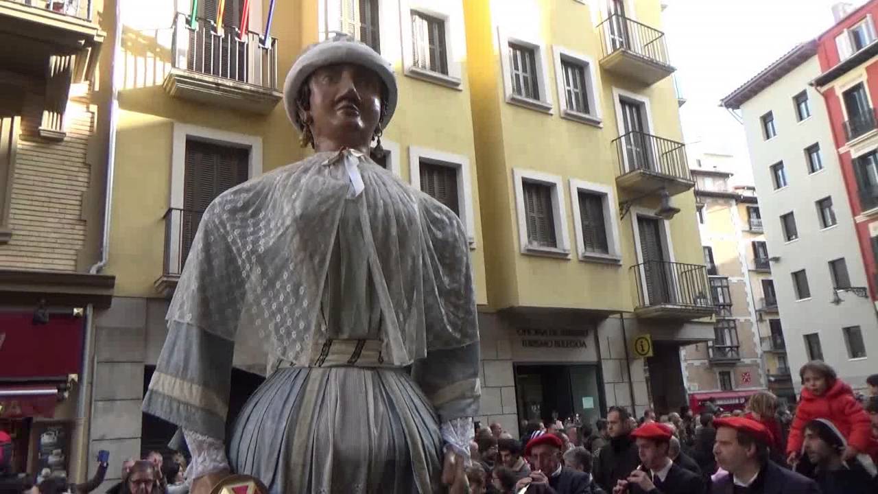 GIGANTES Y CABEZUDOS DE PAMPLONA, PROCESIÓN DE SAN SATURNINO 2015