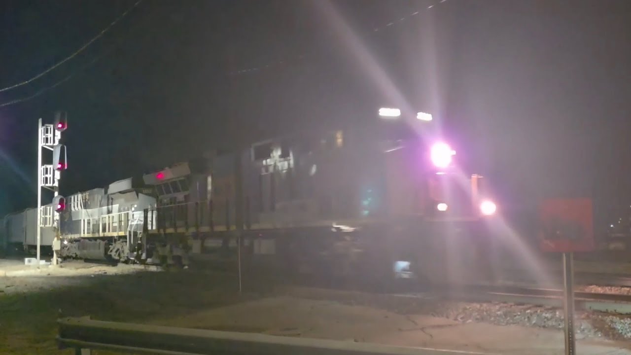CSX 3343 lead CSX 1853