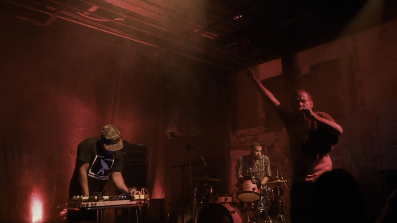 Novas Frequ&ecirc;ncias: &Agrave; Margem