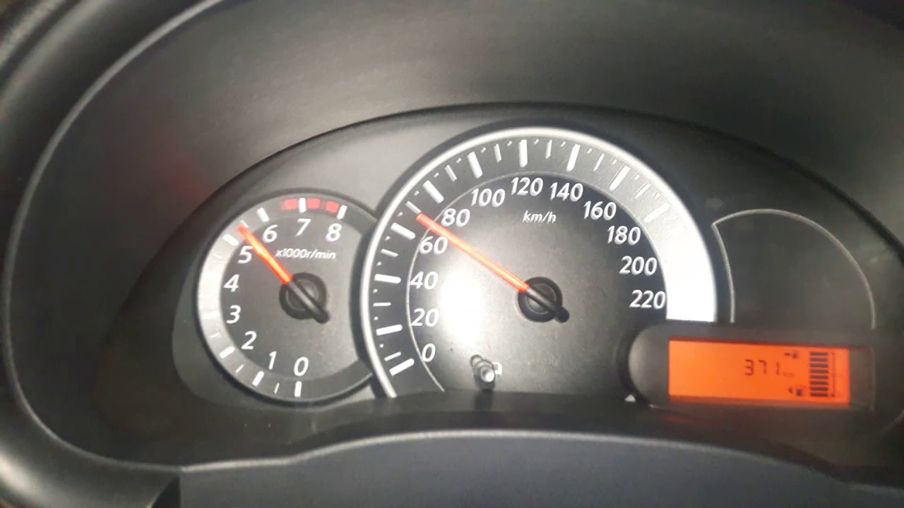 Nissan March (Micra) 1.6 16v con escape 0 a 200 km/h