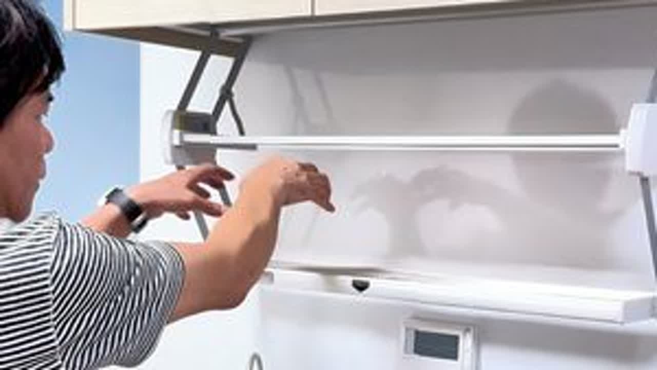 小户型装修必看🏠 爆改日式厨房变态细节👀完美解决使用痛点的日式橱柜！🌟踢脚抽 对不想弯腰人群也简直超级友好🌟太空舱 随手一拉就拿到，超便捷，避免烹饪时手忙脚乱。🌟轻松抽 省力30...