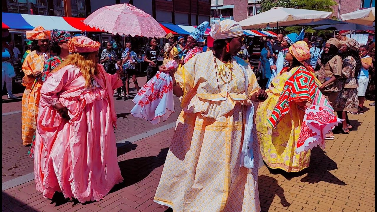 Kotomisi-show en Kaseko-formatie “Sweetmaster” bij 160 jaar Keti Koti op 24 juni 2023 Almere Haven