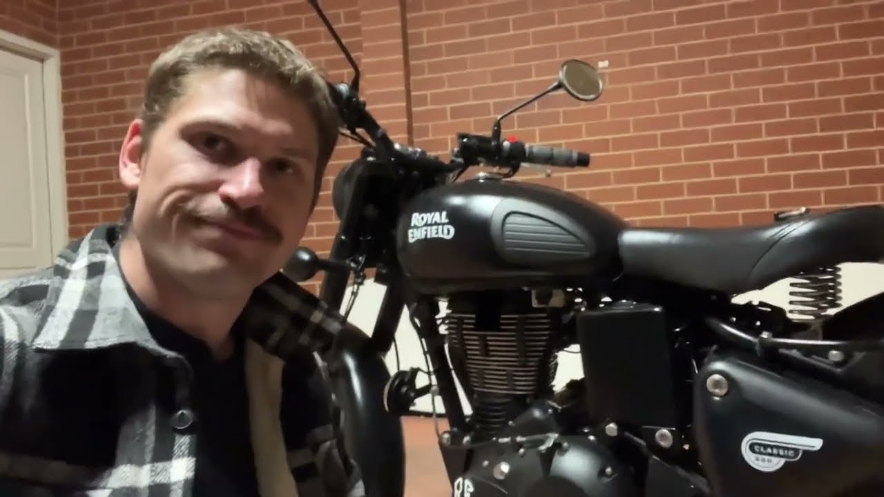 Royal Enfield Classic 500. Больше никаких вибраций подножек всего за 10 долларов. Легко исправить.