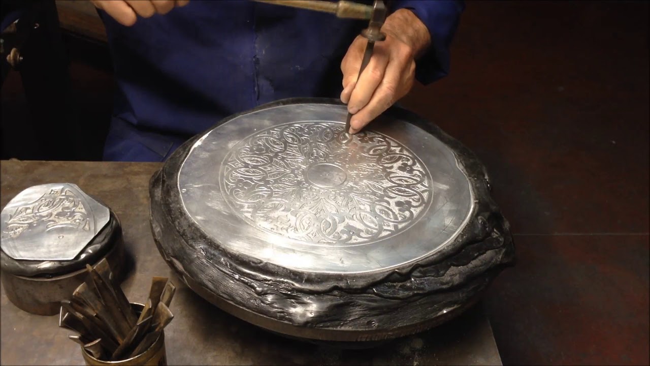 Cesellatura di una tortiera