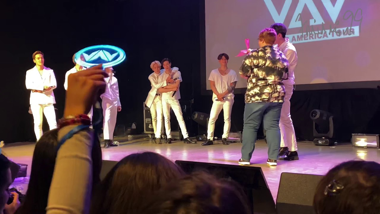200221 VAV - Fan Engagement @ Grand America Tour in Dallas
