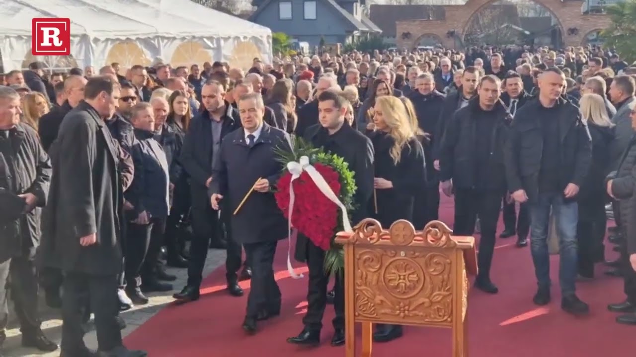 Ivica Dačić sa porodicom na oproštaju od Dragana Markovića Palme