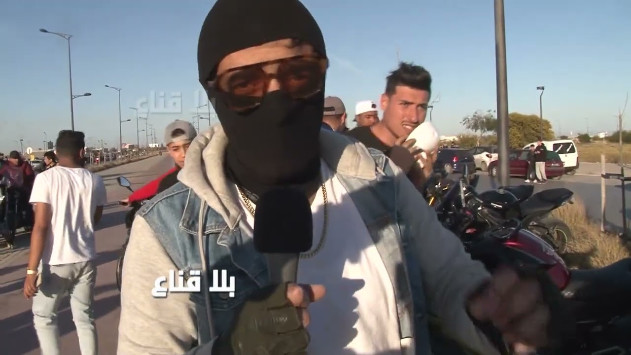 في وقت الإفطار عشرات الدراجات النارية العملاقة تقوم بعروض في الشارع..غرام ممنوع يستحق التأطير
