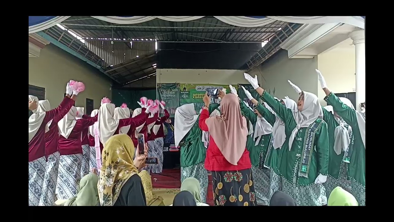 Perempuan Aswaja'Muslimat NU Ranting Tegalrejo'Bers Ibu Nyai Noor Laailaaha
