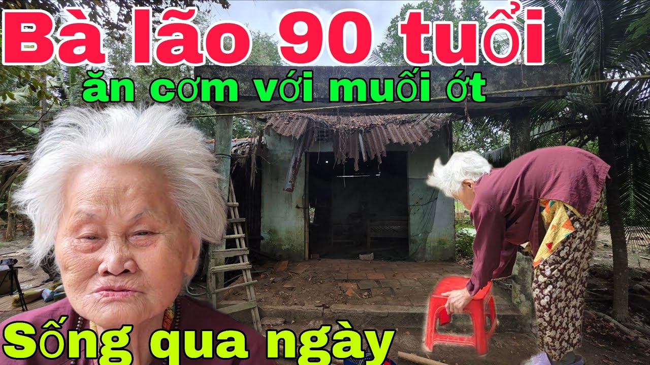 Bà lão 90 tuổi sống một mình trong căn nhà rách nát ăn  cơm với muối ớt sống qua ngày 