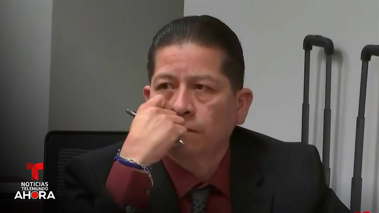 Expolic&iacute;a enjuiciado por la masacre de Uvalde escucha testimonio de un maestro | Noticias Telemundo
