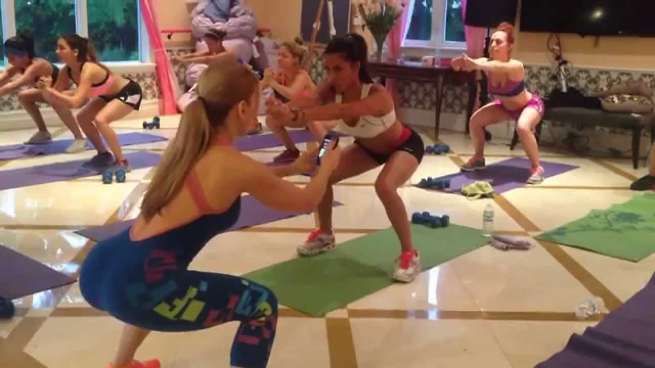 Ejercicios isometricos con Claudia Molina en Nuestra Belleza Latina!
