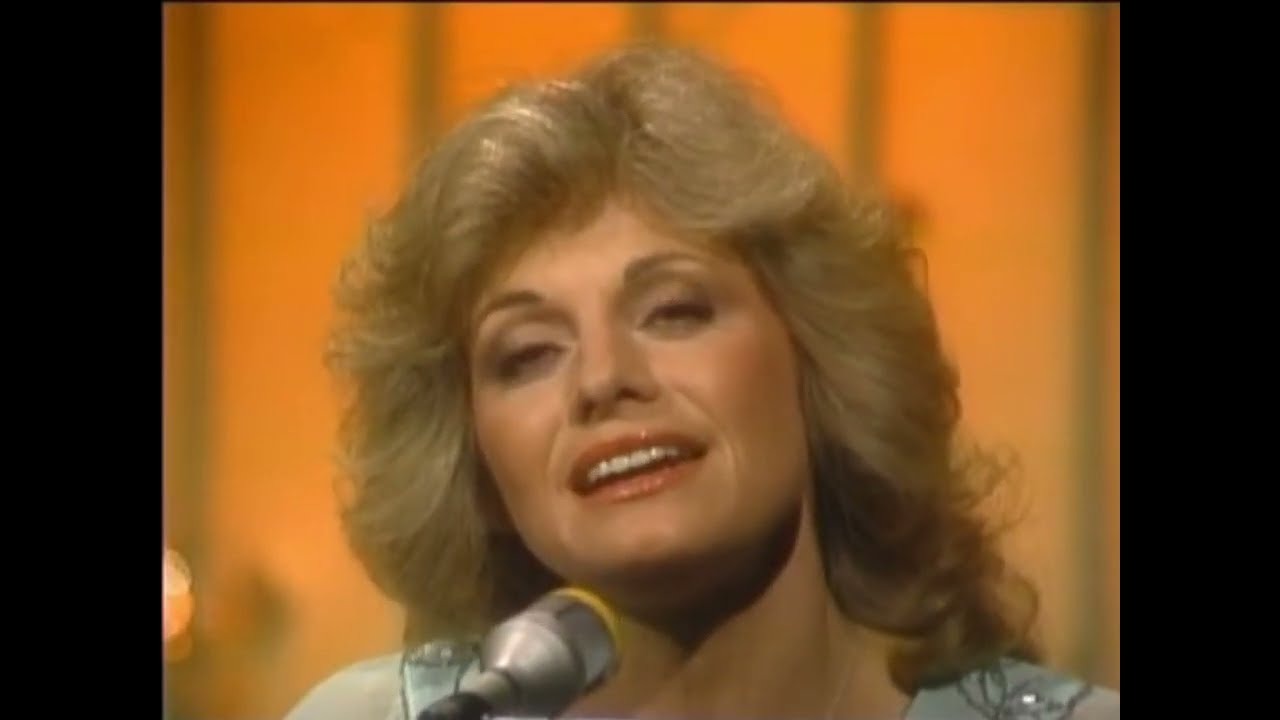 Helen Cornelius - Light at the End of the Darkness RARE FOOTAGE (That Nashville Music)