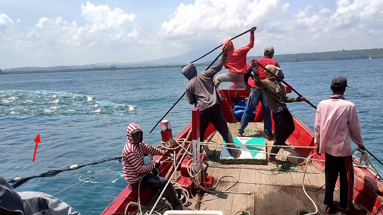 PUKAT CINCIN, Ternyata Begini Cara Nelayan Indonesia Menangkap Ikan Di Laut
