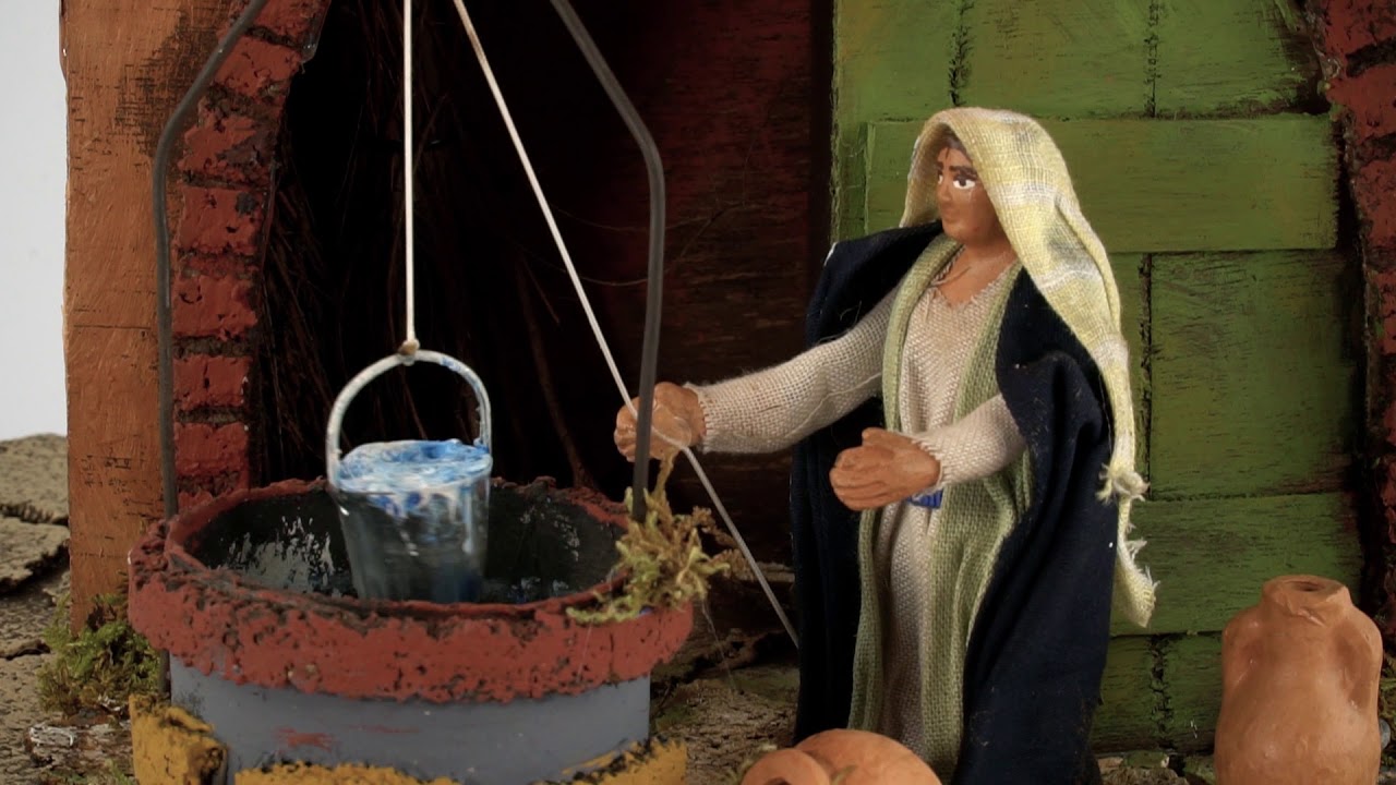 Donna al pozzo in movimento cm 10 - Presepe e presepi