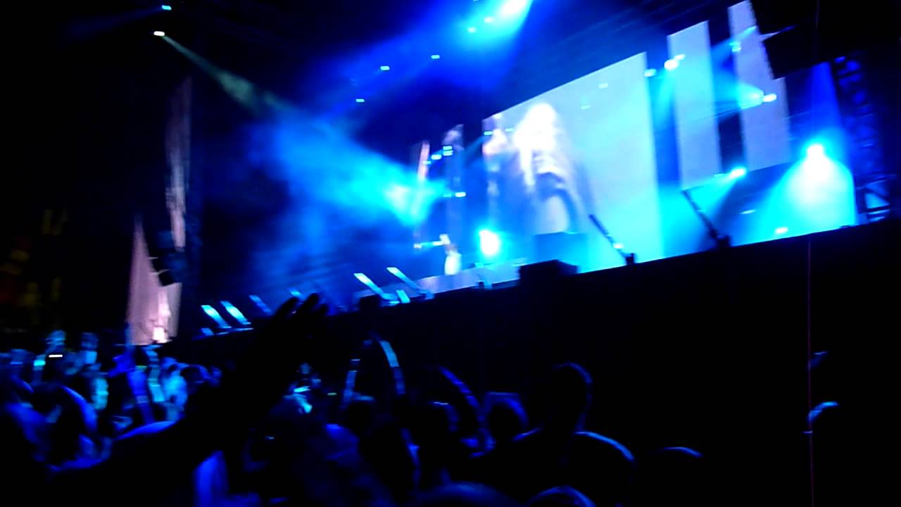 Armin Van Buuren - in and out of love (live)