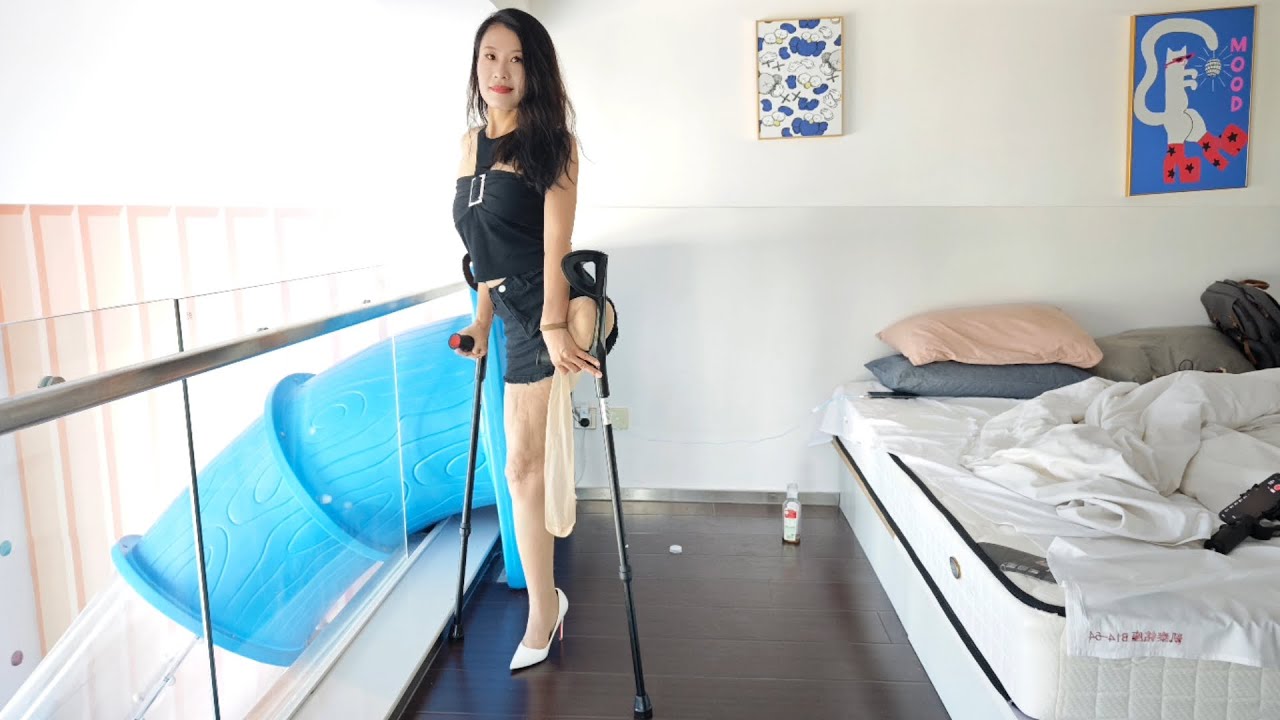 Ayla: Sak Amputee Girl wearing stockings plays at an amusement park #disablegirl #disabled