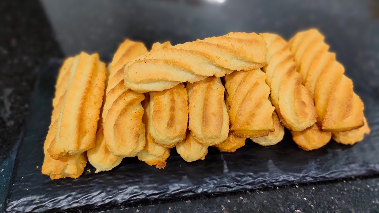 جربيها وعينيك مغمضين راح تولي مدمنة عليها😋غير ب4 بيضات وبدون آلة حضري حلوة اللمبوط الجزائرية خفيفة🇩🇿