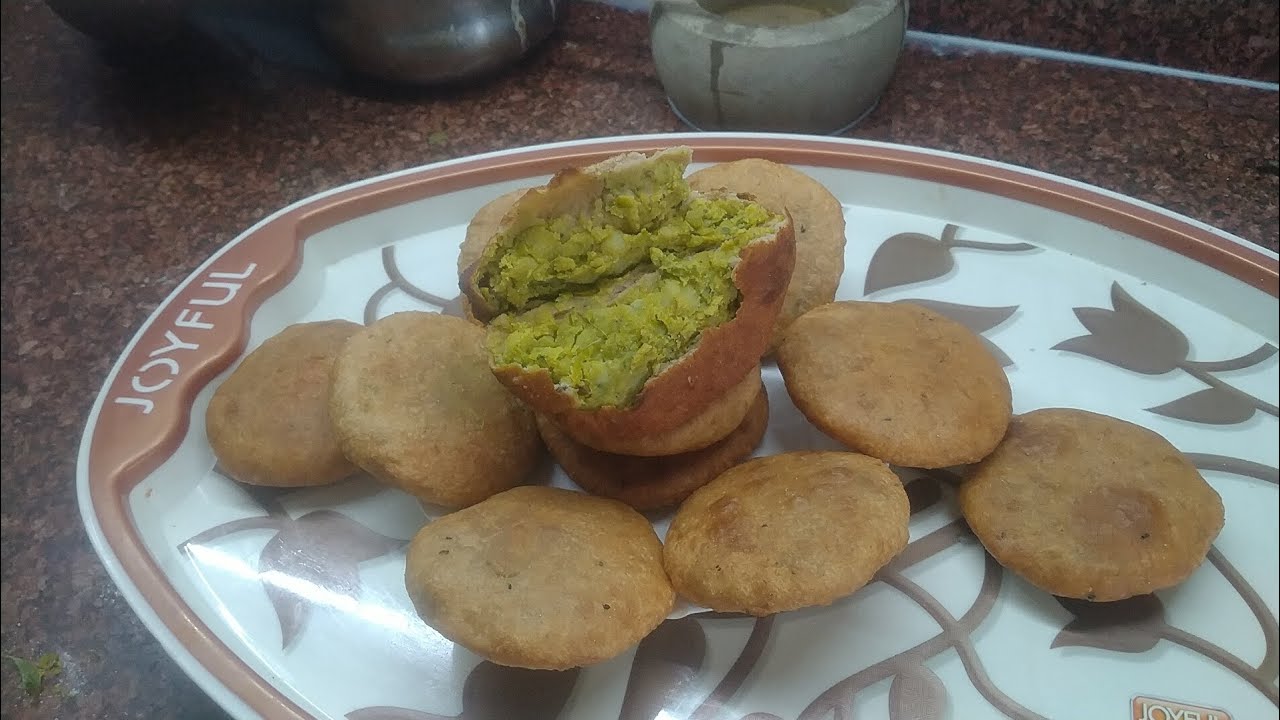 Matar aur aalu ki khatedar kachori 😋😋👍👍  II Unique Geeta kitchen 