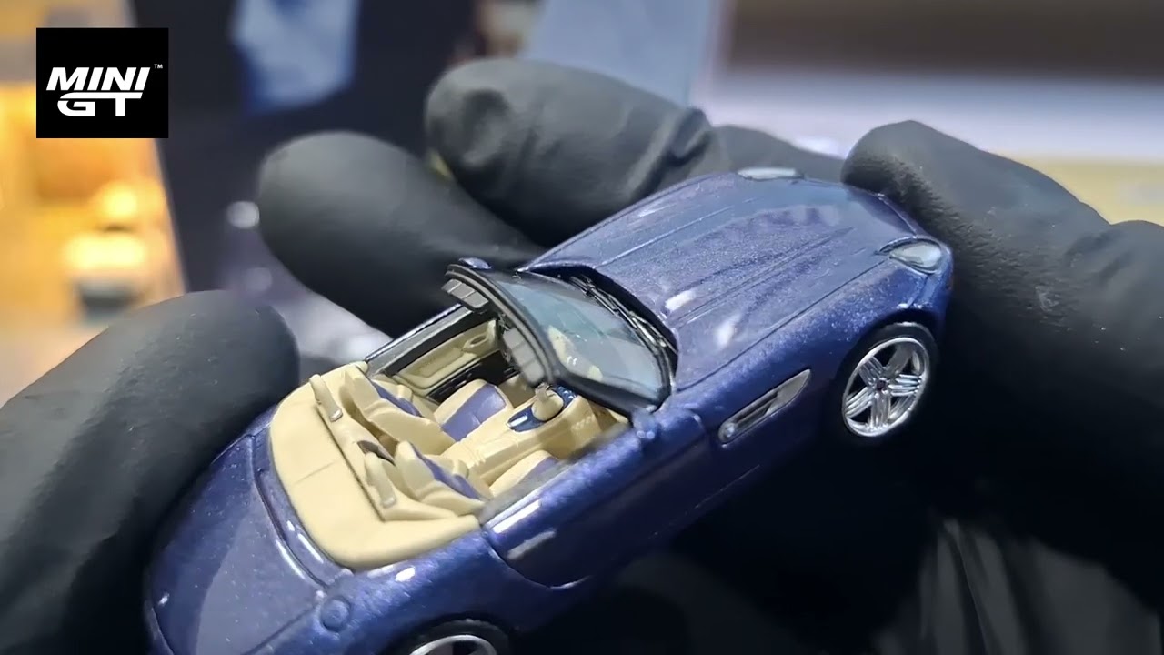 Minigt BMW Z8 Alpina Alpine Blue and  007 James Bond version