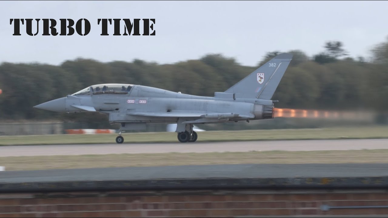 Flight Lieutenant David TurboTurnbull Demonstrating the full 2024 routine to our new 2025 pilot
