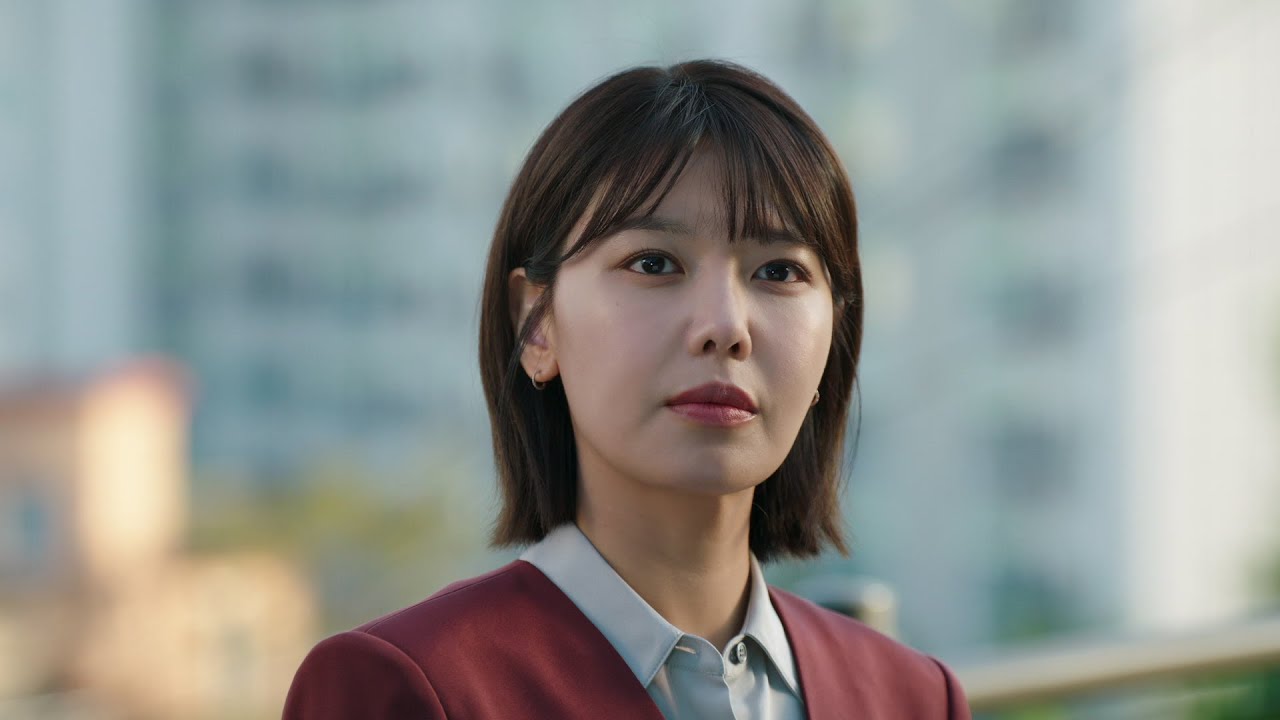 A Famous Lawyer Discovers Her Favorite Idol is Accused in a Murder Case, She Decided to defend Him..