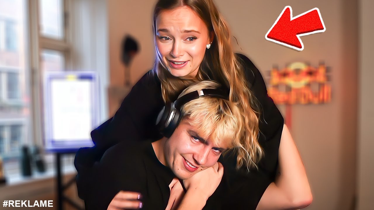 Sofie Skal Stoppe Med At Gr&aelig;de P&aring; Stream...