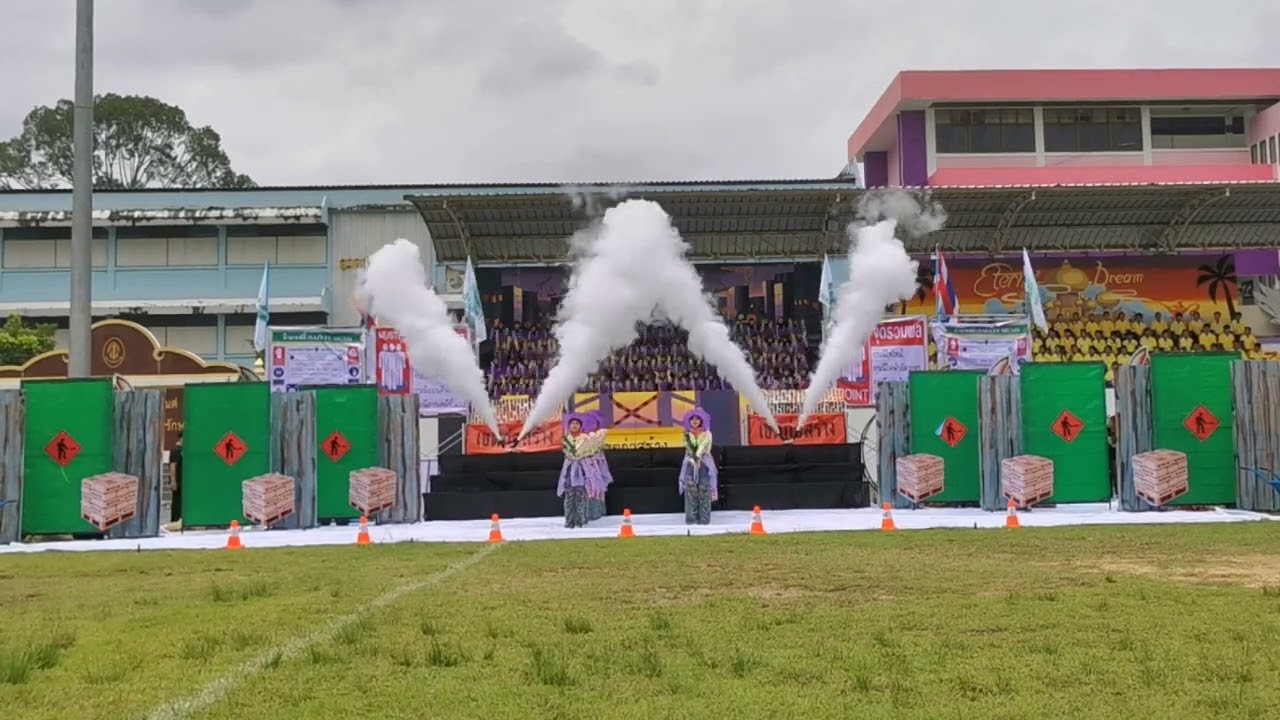 การเเข่งขันกีฬาสีภายในโรงเรียนนครนายกวิทยาคม สักทองเกมส์ ครั้งที่ 18 : วันที่ 3-การเเสดงผู้นำเชียร์