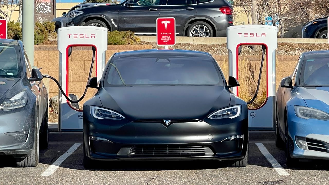 Should you buy the Tesla Model S Plaid or Model S Long Range?