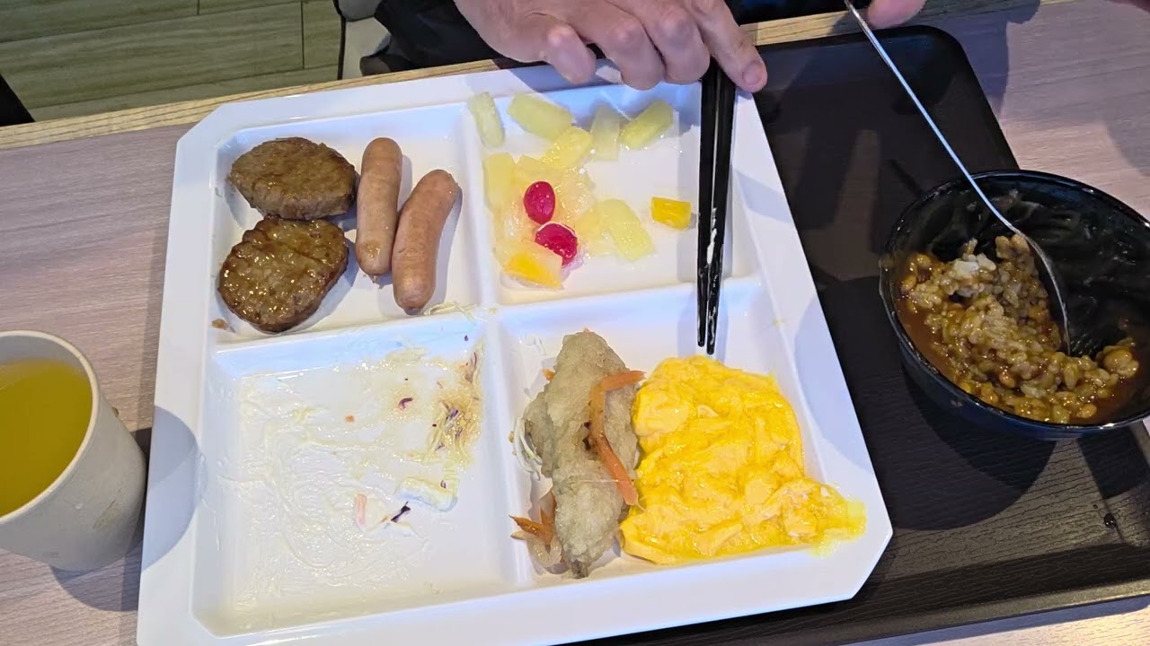 名鉄イン刈谷での、私が朝食を堪能している所を、撮影してみました。