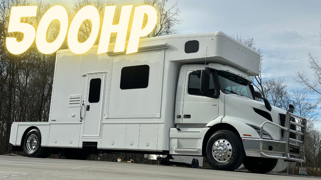 MINT!! 2020 ShowHauler 17’ Dual Slide 500HP 12SPD Automatic SportDeck Volvo Motorhome Low Miles!