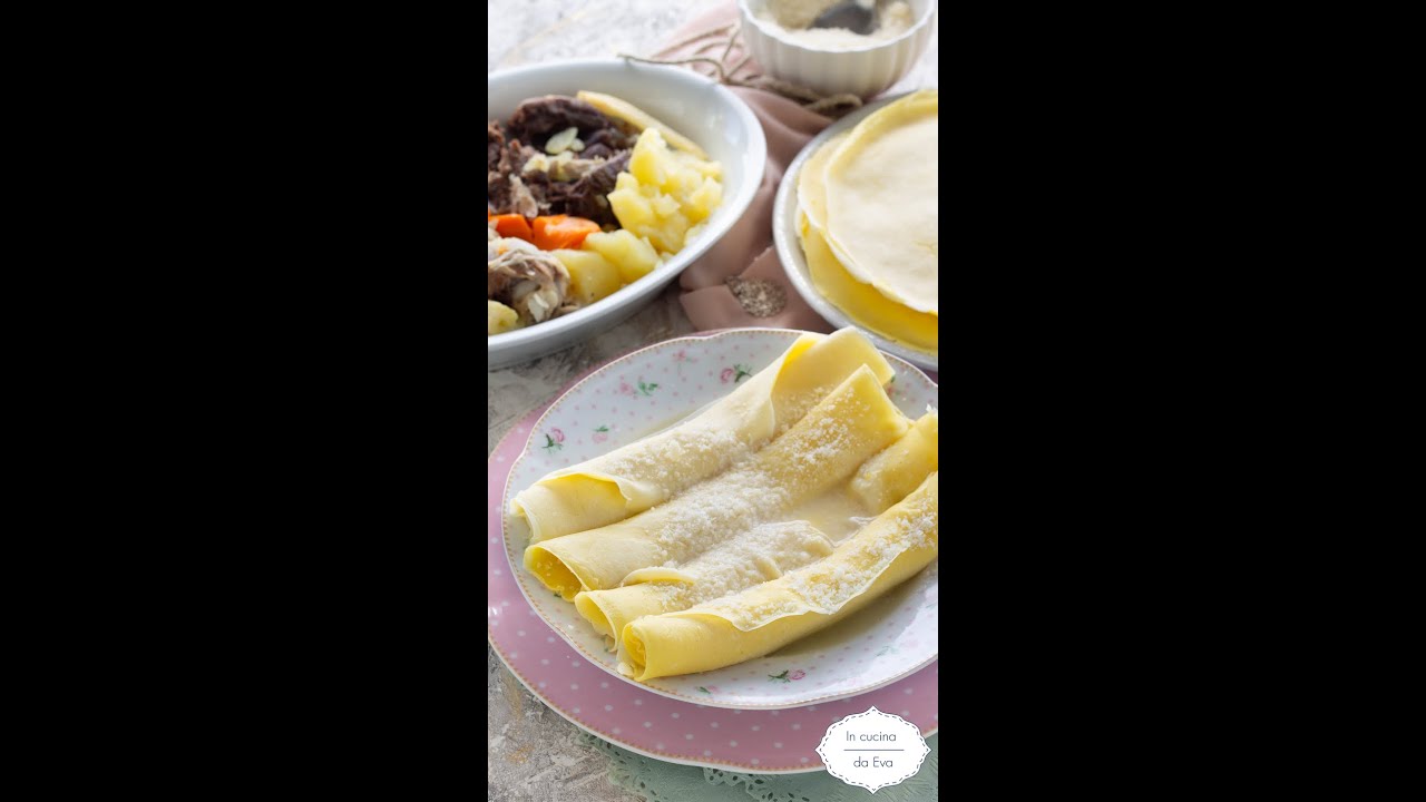Scrippelle 'mbusse, ricetta tradizionale abruzzese di crespelle in brodo.