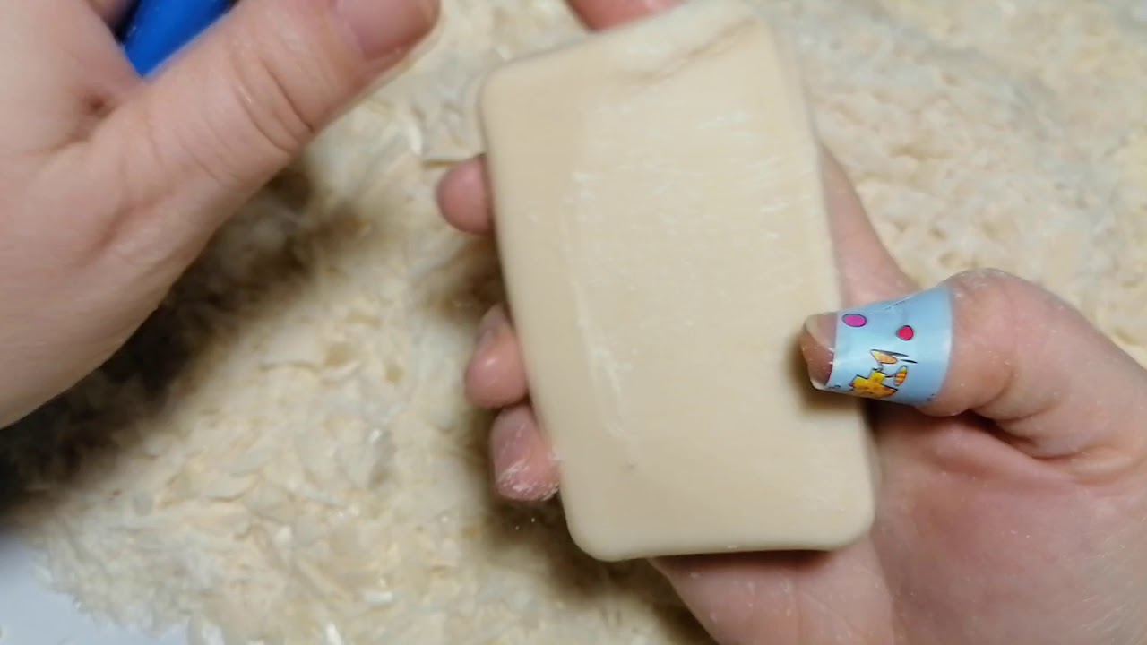 Режу белое мыло. Cutting White soap.