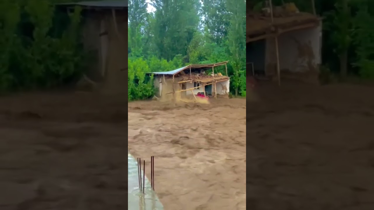House broken in flood #shorts #youtubeshorts #shortvideo #flood #youtube #viral #trending #tiktok