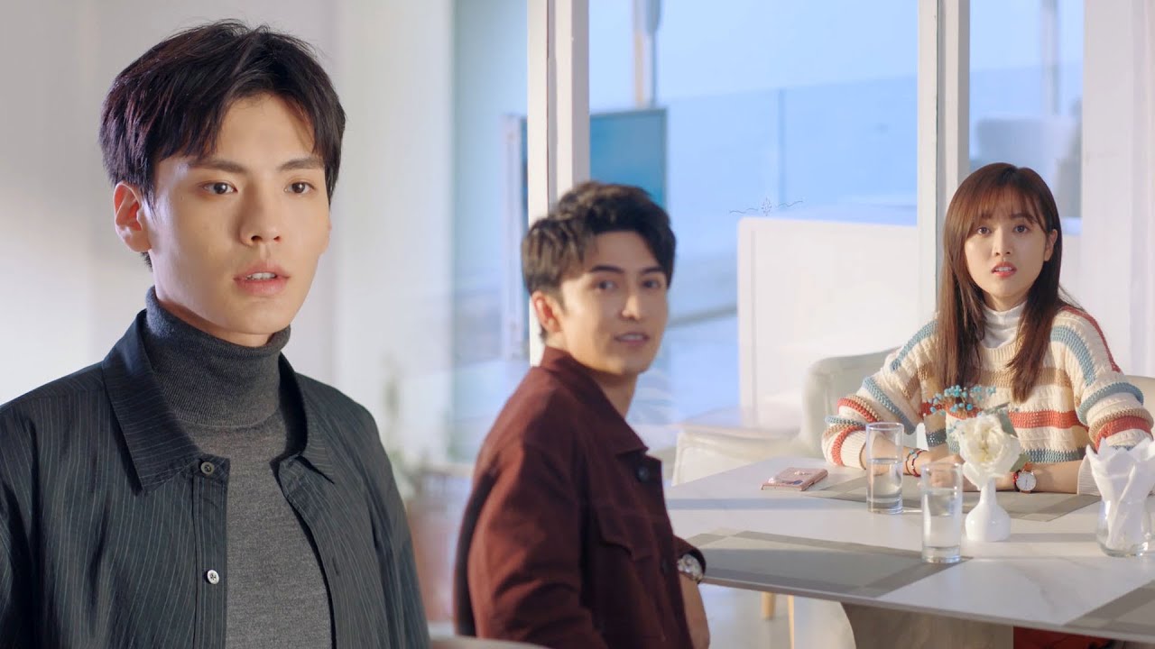 ซินเดอเรลล่าแอบพบกับคู่แข่งที่รักของเธอ แต่ถูกจับโดย CEO มหาเศรษฐี!