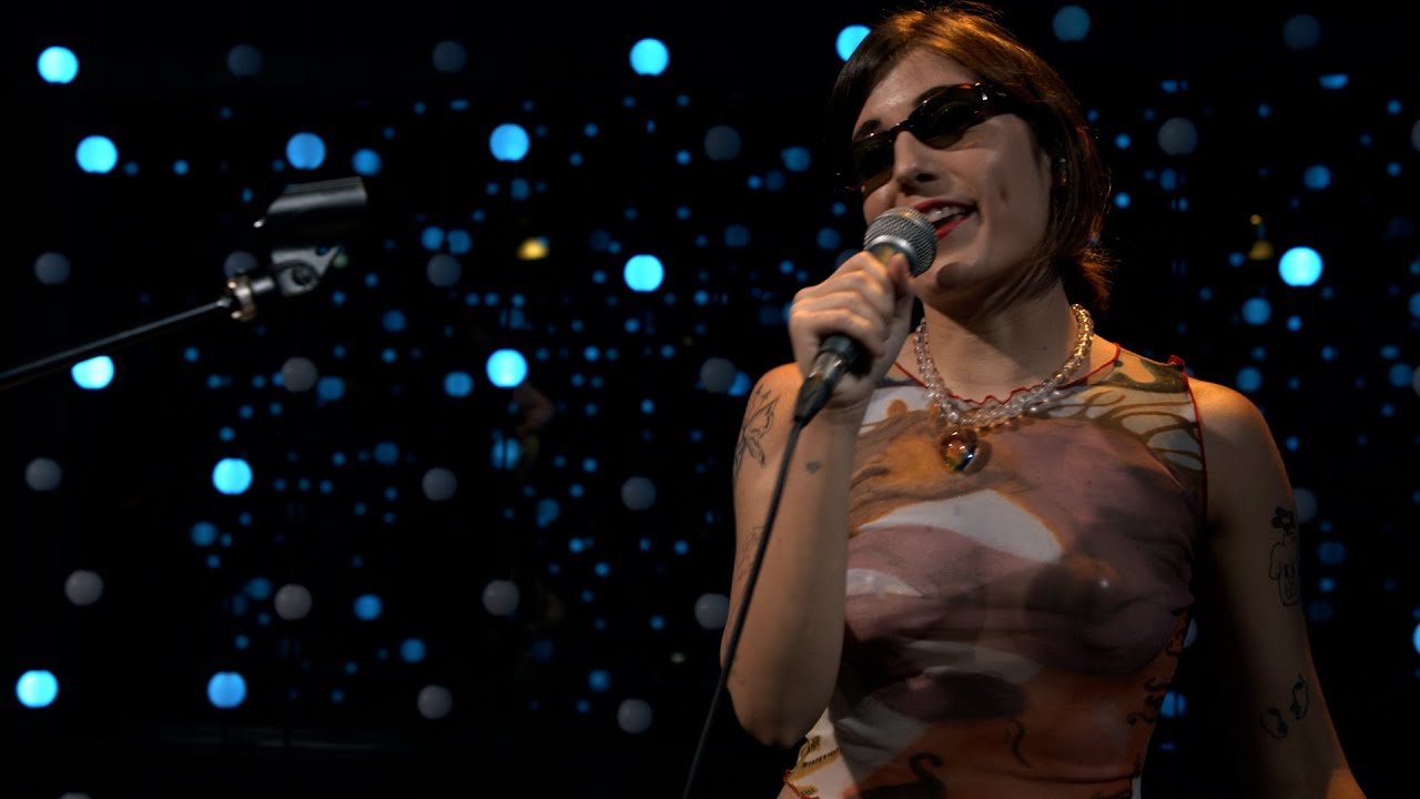 Cari&ntilde;o - Canci&oacute;n De Pop De Amor (Live on KEXP)