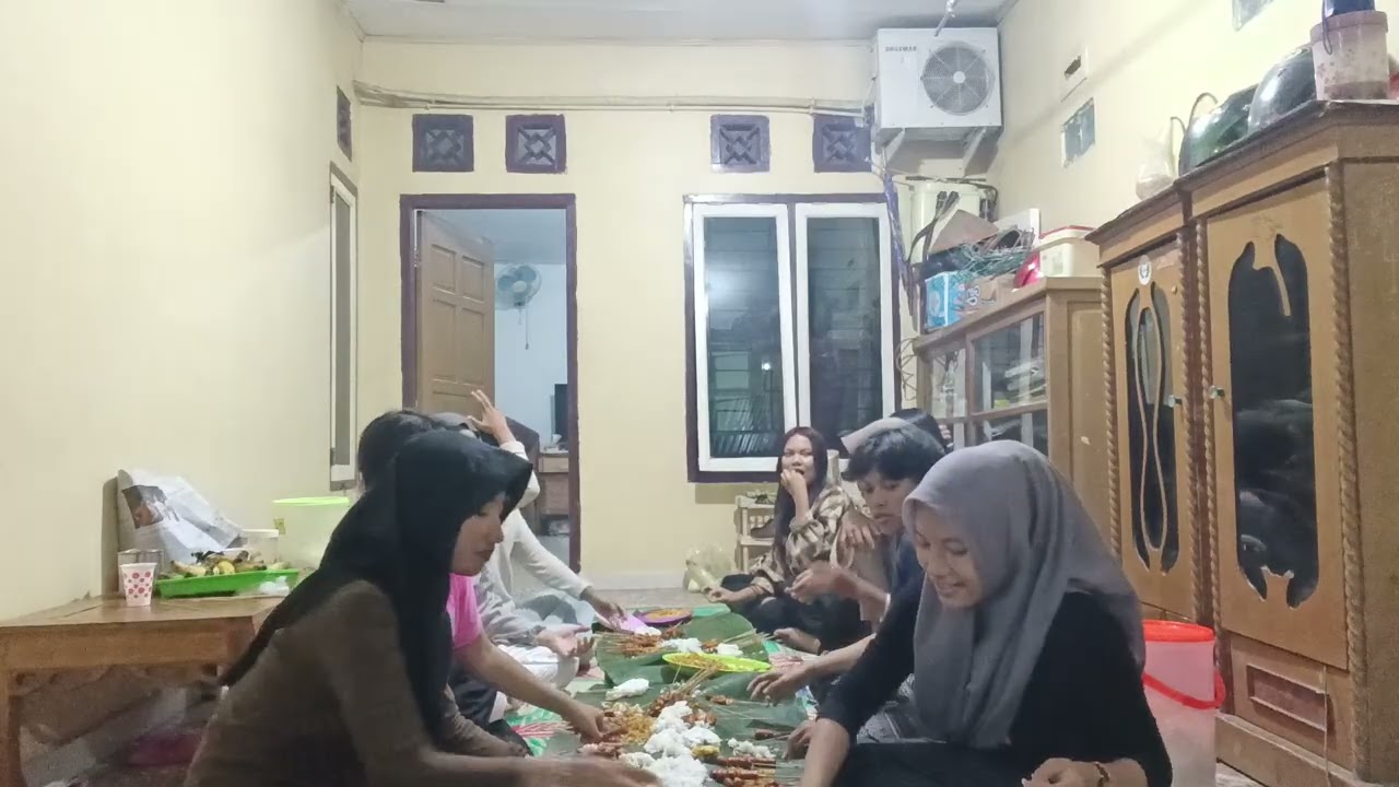 selamattt makannn ((udh bkn met makan tetangga lagii)) 