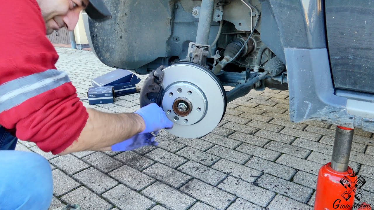 Sostituzione dischi e pastiglie DACIA DUSTER