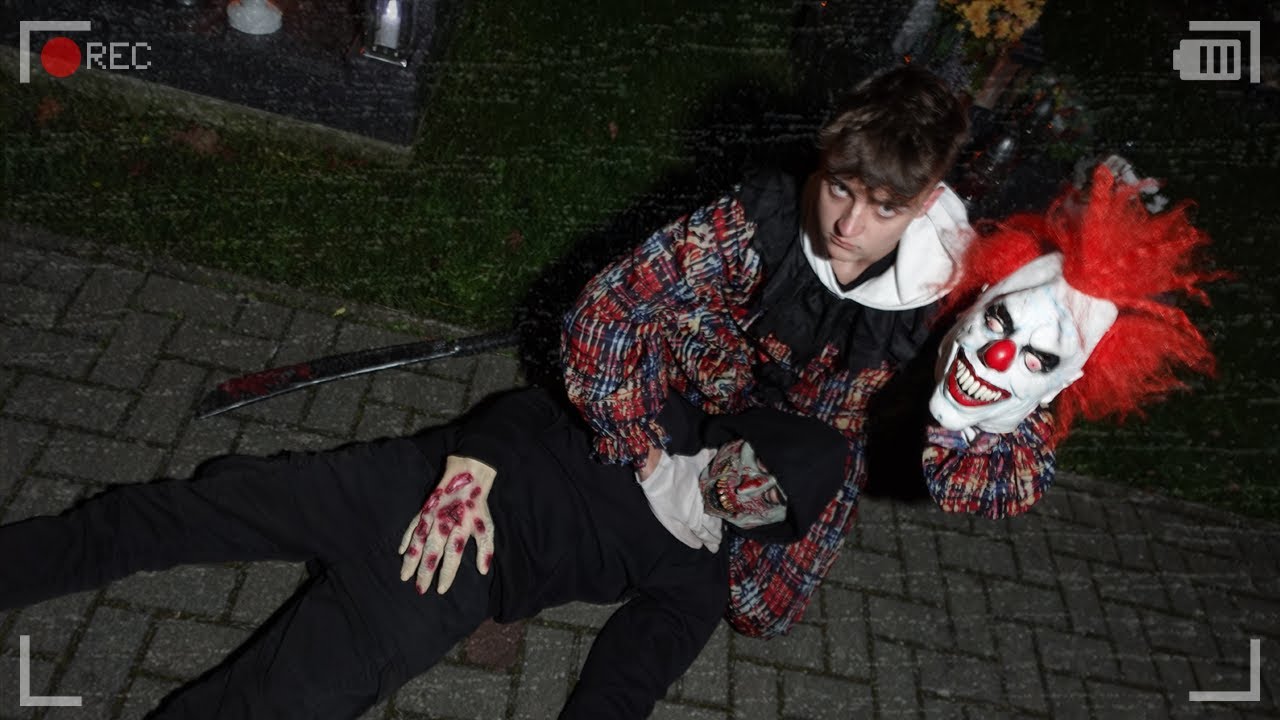DĚSIV&Yacute; KLAUN ZABIL VYKRADAČE HROBŮ! 🤡