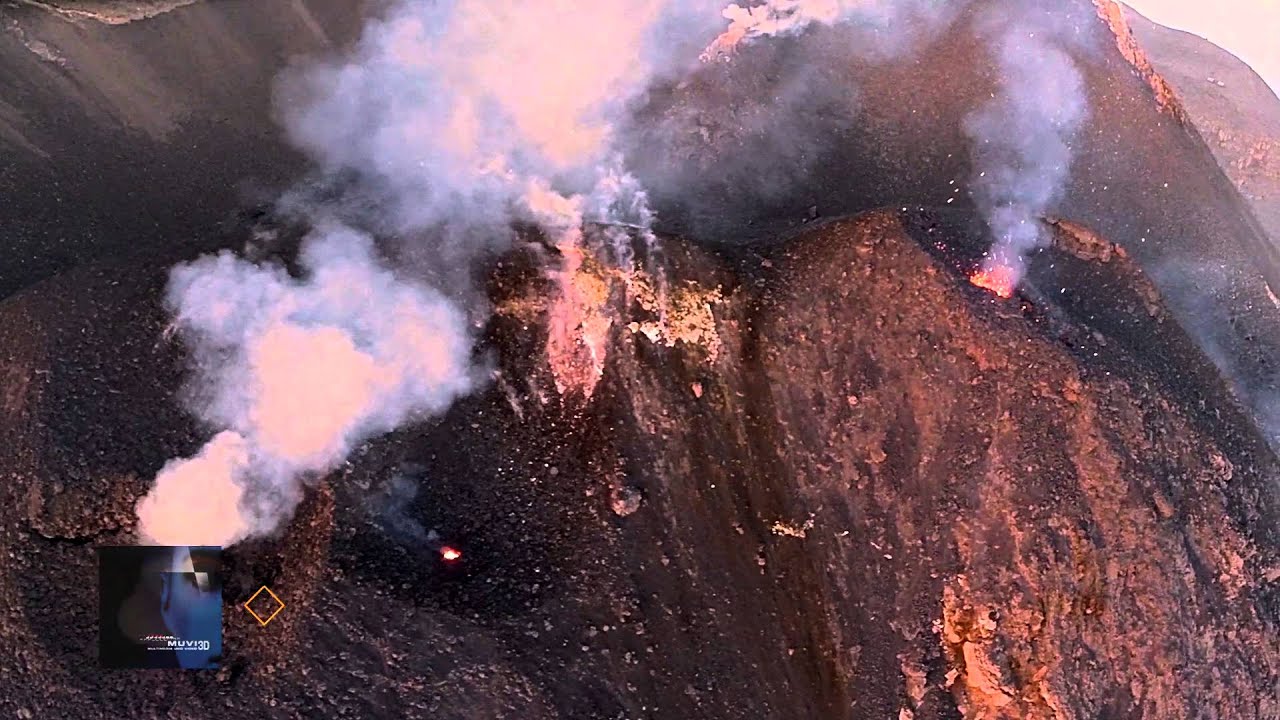 Stromboli - Extreme Flugaufnahmen über Vulkan Eruption - extreme flight over the volcano eruptions.