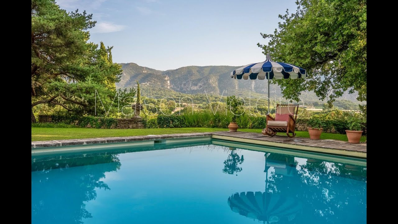 Oppède - Remarkable Luberon estate with bastide, guest houses & 11 acres of landscaped grounds