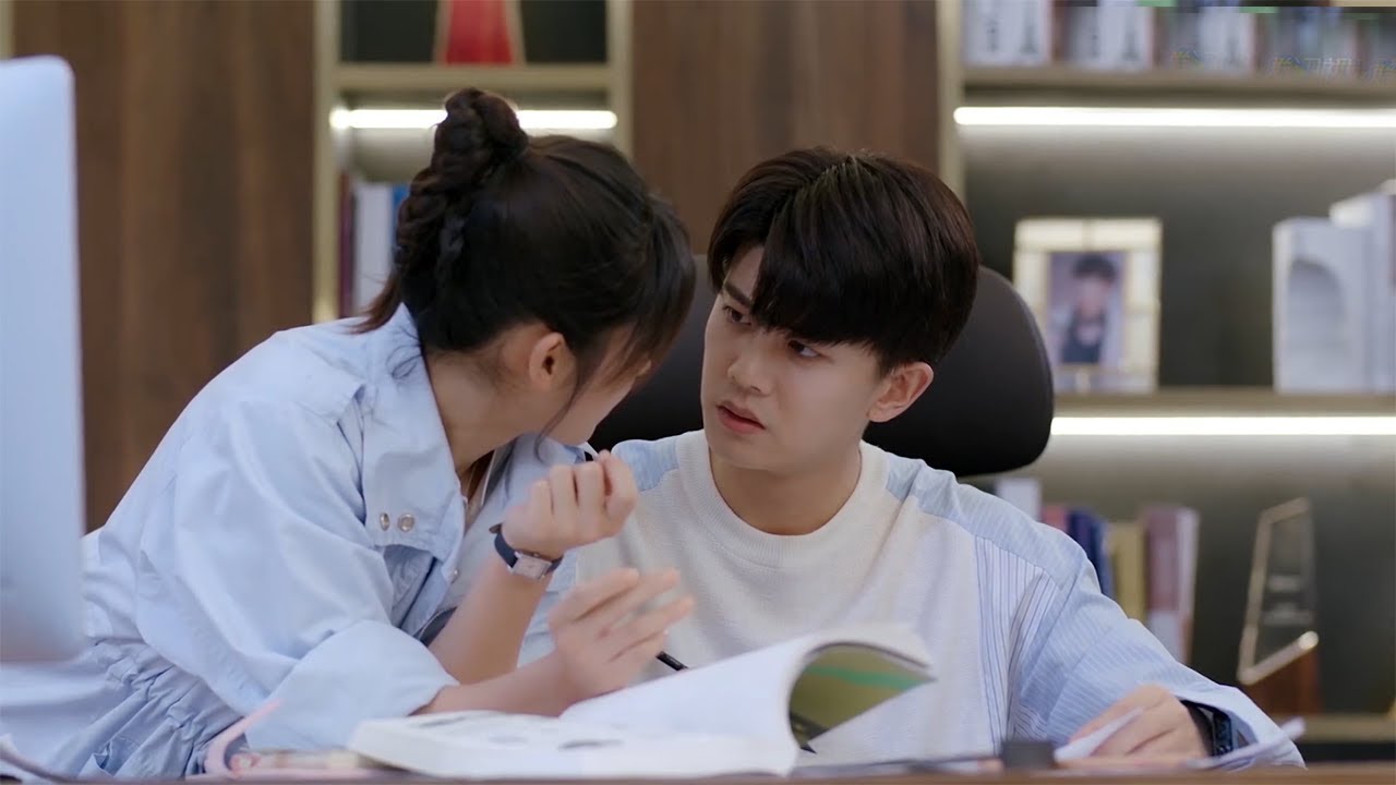 Catched by a friend when helping Cinderella do her work, he admited his feelings for Miss Crow EP8b
