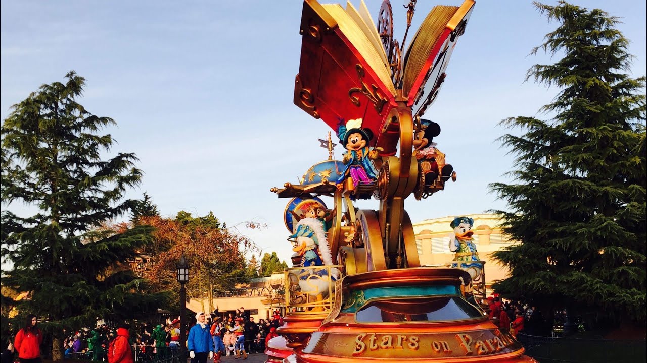 Disneyland, Paris - Stars on Parade | Dec. 18, 2019