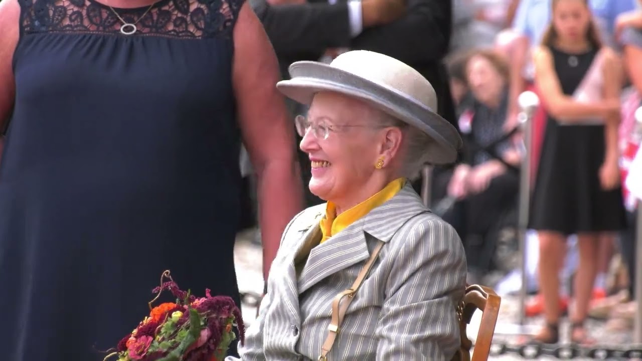 Dronning Margrethe på besøg i Silkeborg  lige inden Frederik og Mary blev hhv Konge og Dronning.