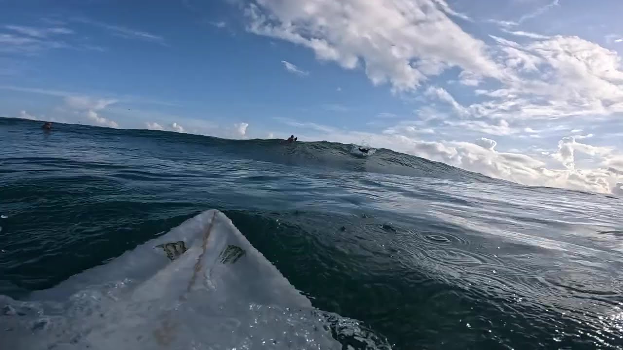 Aprendendo a surfar na raça | Surf session | Titanzinho