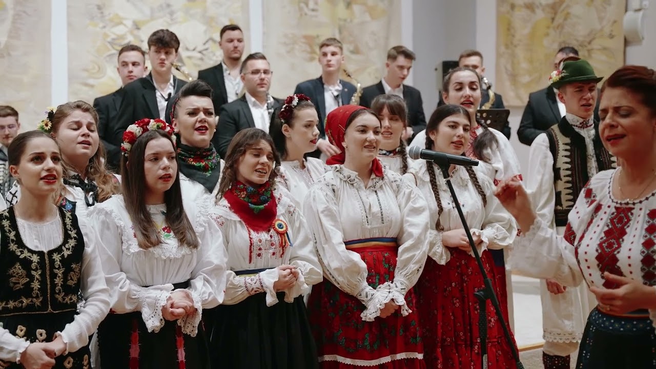 Asa-i românul - Ansamblul studentesc al Universitatii din Oradea, Dirijor Conf. Dr. Oana Lianu