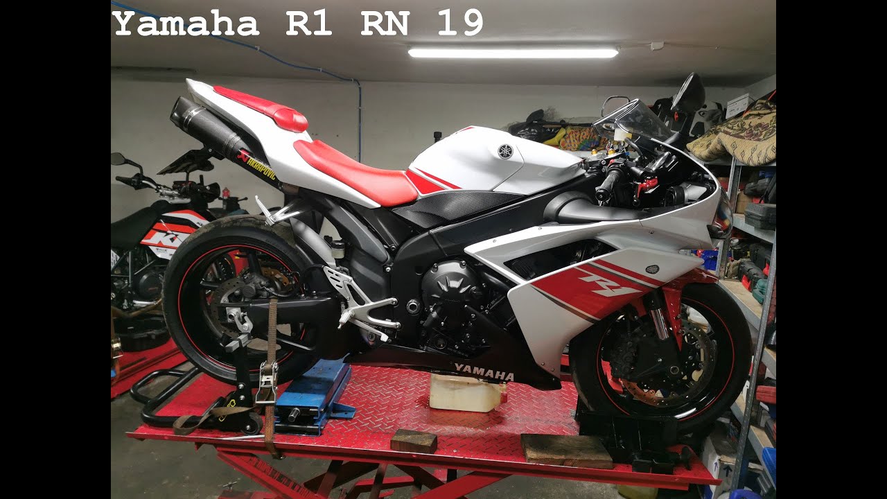 Yamaha R1 wymiana uszczelniaczy zaworowych, demontaż silnika,